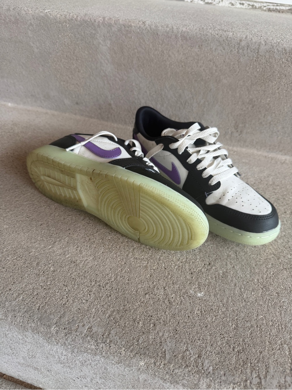 Big Kid's Jordan 1 Retro Low OG Black/Black Raspberry, Glow in the dark - Picture 4 of 7